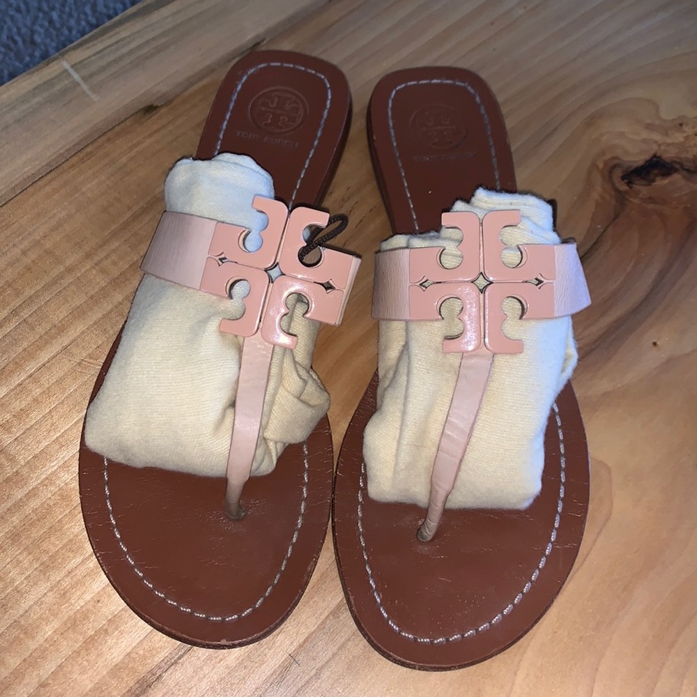 Tory Burch Miller2 limited edition squareT comes with original dust bag in shoe